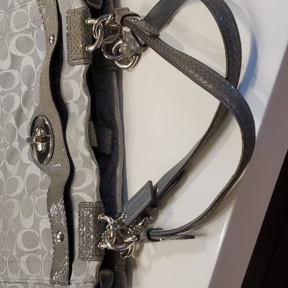 Coach - Picture 12 of 12